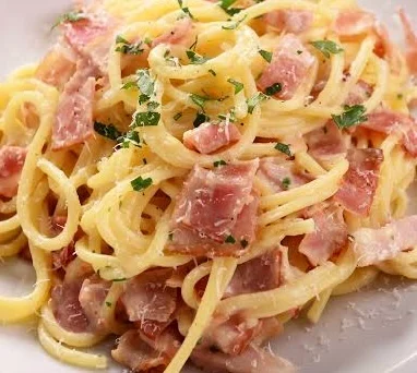 Pasta (carbonara / boloñesa / pollo con champiñones, etc.)
